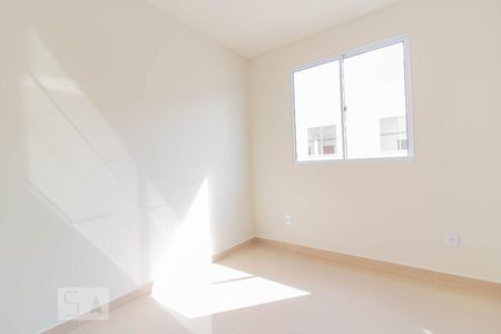 Quarto 2 de apartamento para alugar com 2 quartos, 40m² em Pinheirinho, Curitiba