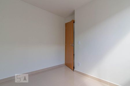 Quarto 1 de apartamento para alugar com 2 quartos, 40m² em Pinheirinho, Curitiba