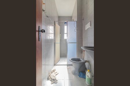 Banheiro de apartamento à venda com 2 quartos, 53m² em Nova Cintra, Belo Horizonte