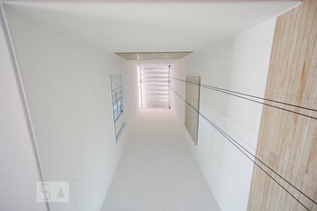 Detalhe teto sala de casa à venda com 3 quartos, 125m² em Vila Pierina, São Paulo