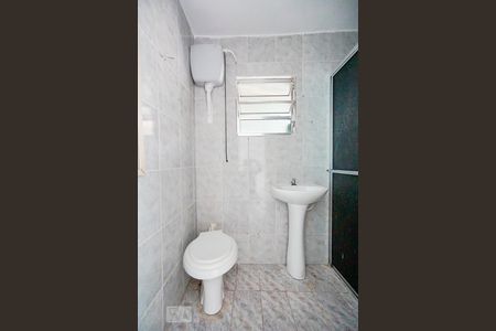 Banheiro de casa para alugar com 1 quarto, 40m² em Vila Araguaia, São Paulo