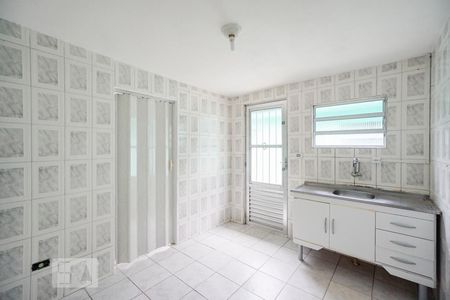 Sala e cozinha de casa para alugar com 1 quarto, 40m² em Vila Araguaia, São Paulo