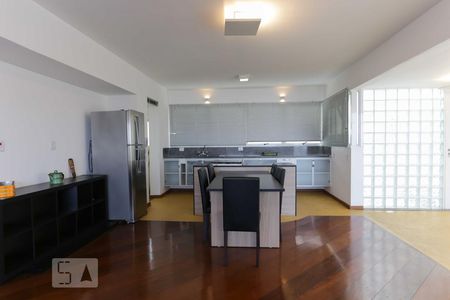 Cozinha de apartamento à venda com 2 quartos, 175m² em Sumaré, São Paulo