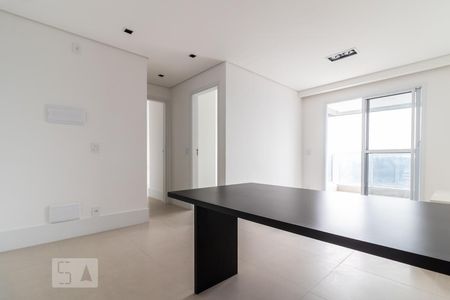 Sala de apartamento à venda com 2 quartos, 67m² em Alphaville, Barueri