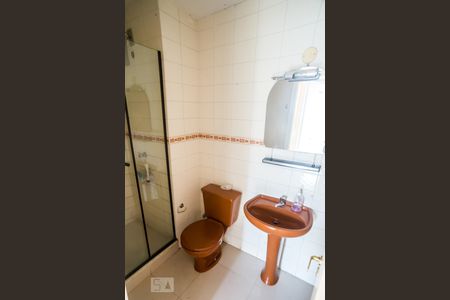 Banheiro de apartamento à venda com 3 quartos, 75m² em Jardim Itu Sabará, Porto Alegre