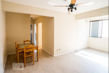 Sala de apartamento à venda com 3 quartos, 75m² em Jardim Itu Sabará, Porto Alegre