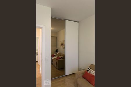 Quarto 1 (Armários) de apartamento para alugar com 3 quartos, 155m² em Vila Santo Estéfano, São Paulo