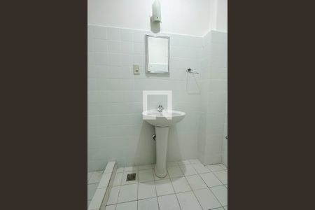 Banheiro de kitnet/studio à venda com 1 quarto, 26m² em Copacabana, Rio de Janeiro