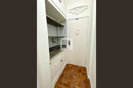 Sala / Cozinha de kitnet/studio à venda com 1 quarto, 26m² em Copacabana, Rio de Janeiro