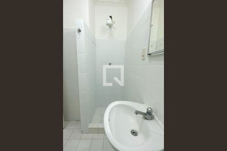 Banheiro de kitnet/studio para alugar com 1 quarto, 26m² em Copacabana, Rio de Janeiro