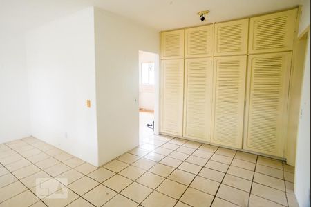 Sala de casa à venda com 3 quartos, 200m² em Sarandi, Porto Alegre