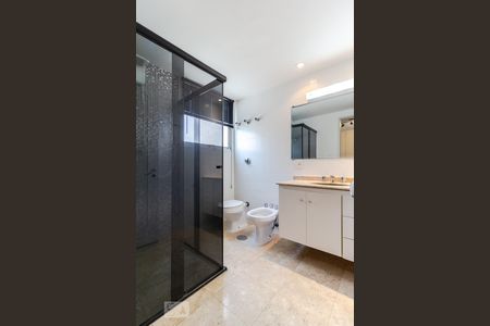 Banheiro da suíte de apartamento à venda com 2 quartos, 90m² em Itaim Bibi, São Paulo