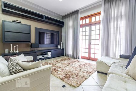 Casa à venda com 405m², 3 quartos e 6 vagasSala