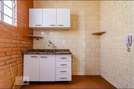 Cozinha de apartamento para alugar com 2 quartos, 53m² em Sagrada Família, Belo Horizonte