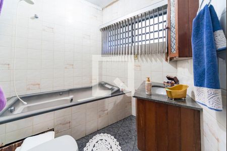 Banheiro da Suíte de casa à venda com 3 quartos, 189m² em Vila Curuçá, Santo André