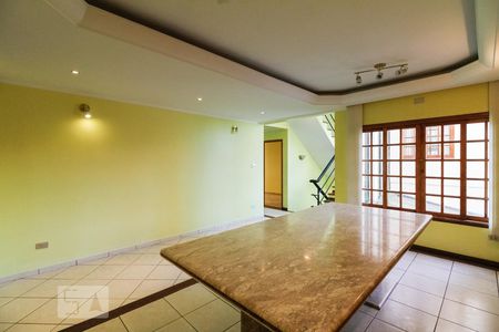 Casa de Condomínio para alugar com 4 quartos, 450m² em Parque dos Príncipes, São Paulo