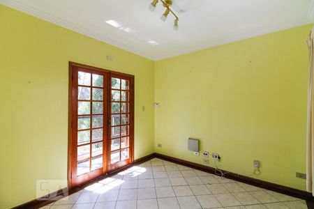 Sala de casa de condomínio para alugar com 4 quartos, 450m² em Parque dos Príncipes, São Paulo