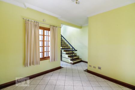 Sala de casa de condomínio para alugar com 4 quartos, 450m² em Parque dos Príncipes, São Paulo