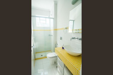 Banheiro de apartamento à venda com 1 quarto, 38m² em Bela Vista, Porto Alegre