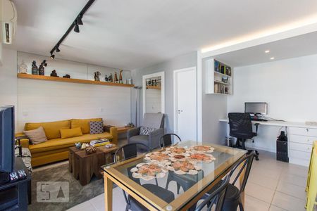 Sala de apartamento à venda com 1 quarto, 90m² em Barra da Tijuca, Rio de Janeiro