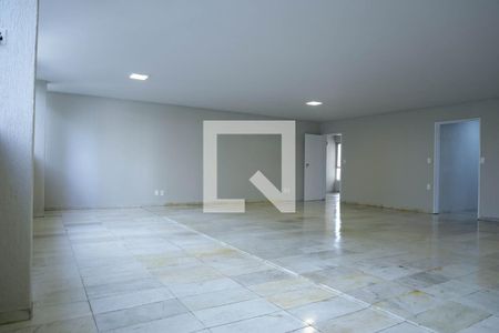 Apartamento para alugar com 5 quartos, 350m² em Setor Bueno, Goiânia