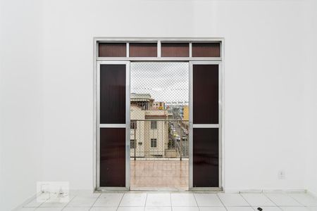 Sala de apartamento para alugar com 2 quartos, 50m² em Olaria, Rio de Janeiro