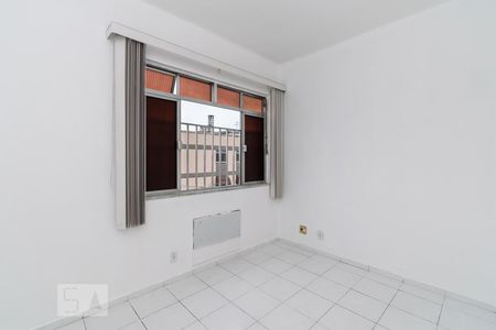 Quarto 1 de apartamento para alugar com 2 quartos, 50m² em Olaria, Rio de Janeiro