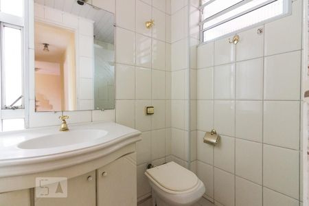 Banheiro de apartamento para alugar com 2 quartos, 56m² em Vila Pereira Cerca, São Paulo