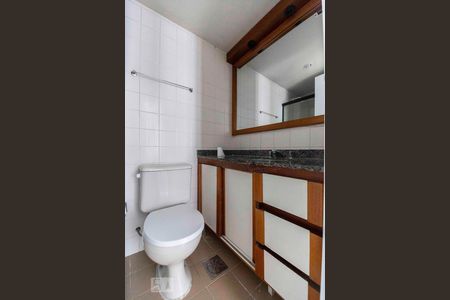 Banheiro social de apartamento para alugar com 2 quartos, 63m² em Recreio dos Bandeirantes, Rio de Janeiro