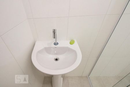 Banheiro  de kitnet/studio para alugar com 1 quarto, 30m² em Vila Prudente, São Paulo