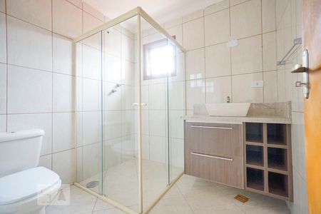 Banheiro social de casa para alugar com 2 quartos, 130m² em Chácara Califórnia, São Paulo