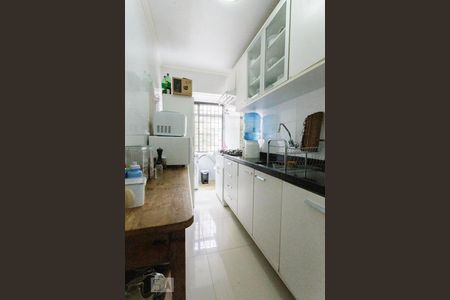 Cozinha de apartamento à venda com 1 quarto, 41m² em Jardim do Salso, Porto Alegre