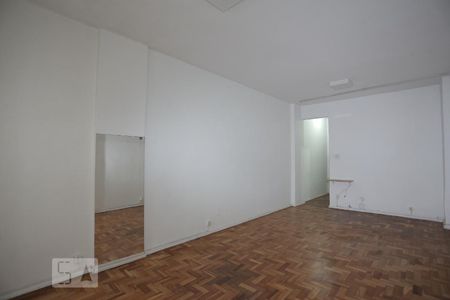 Sala de kitnet/studio para alugar com 1 quarto, 37m² em Copacabana, Rio de Janeiro