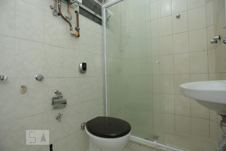Banheiro de kitnet/studio para alugar com 1 quarto, 37m² em Copacabana, Rio de Janeiro