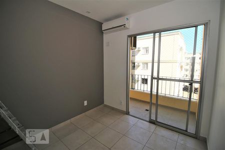 Sala de apartamento para alugar com 2 quartos, 56m² em Pechincha, Rio de Janeiro