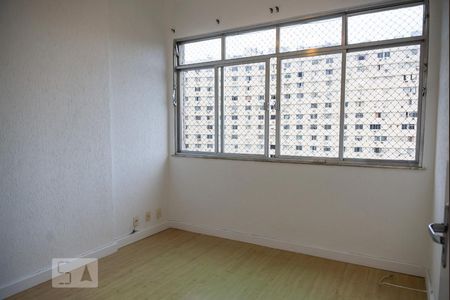 Quarto 1 de apartamento à venda com 2 quartos, 70m² em Copacabana, Rio de Janeiro