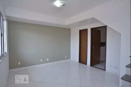 Sala de casa de condomínio para alugar com 2 quartos, 90m² em Tanque, Rio de Janeiro