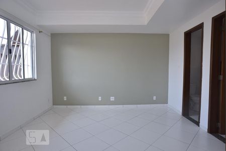 Sala de casa de condomínio para alugar com 2 quartos, 90m² em Tanque, Rio de Janeiro