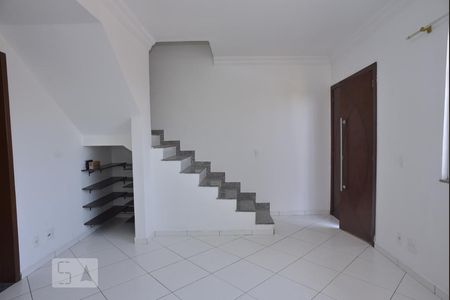 Sala de casa de condomínio para alugar com 2 quartos, 90m² em Tanque, Rio de Janeiro