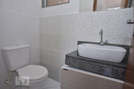 Lavabo de casa de condomínio para alugar com 2 quartos, 90m² em Tanque, Rio de Janeiro