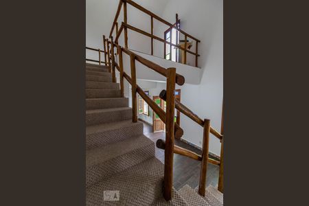 Escadas da Sala de casa à venda com 3 quartos, 166m² em Alphaville, Santana de Parnaíba