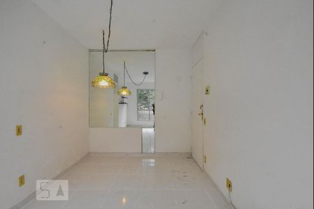 Sala de apartamento para alugar com 2 quartos, 50m² em Vila Inglesa, São Paulo