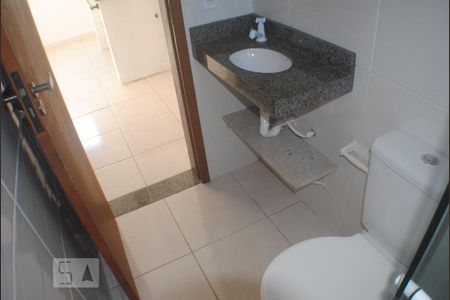 Detalhe banheiro de kitnet/studio para alugar com 1 quarto, 40m² em Vargem do Bom Jesus, Florianópolis