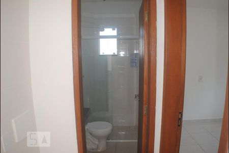 Banheiro de kitnet/studio para alugar com 1 quarto, 40m² em Vargem do Bom Jesus, Florianópolis