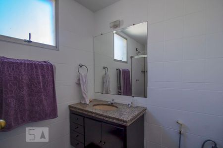 Banheiro de apartamento à venda com 4 quartos, 180m² em Grajaú, Belo Horizonte