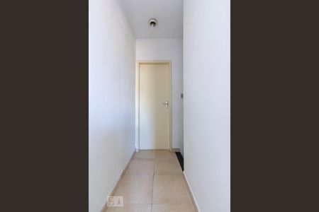 Corredor de casa para alugar com 2 quartos, 74m² em Parque Boturussu, São Paulo