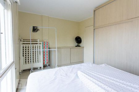 Quarto de apartamento para alugar com 1 quarto, 48m² em Vila Ipiranga, Porto Alegre