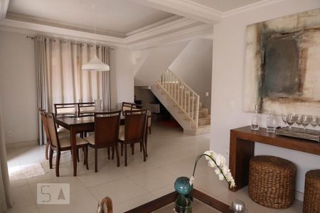 Sala de casa de condomínio à venda com 3 quartos, 300m² em Jardim Santa Teresa, Jundiaí