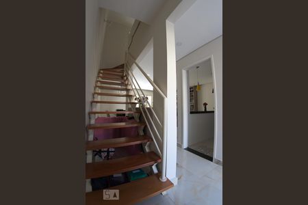 Escada de apartamento para alugar com 3 quartos, 110m² em Medeiros, Jundiaí