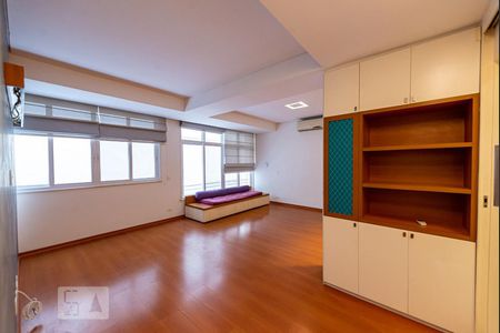 Sala de apartamento para alugar com 2 quartos, 90m² em Leblon, Rio de Janeiro